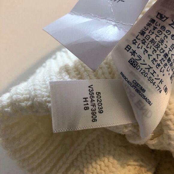 NEW ✨ Lands End Youth Pom Pom Beanie Cable Knit - Picture 5 of 7